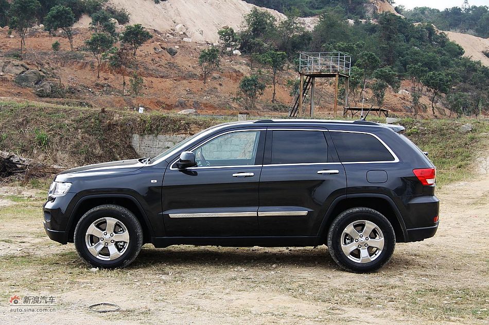 新浪汽车体验试驾全新大切诺基-外观