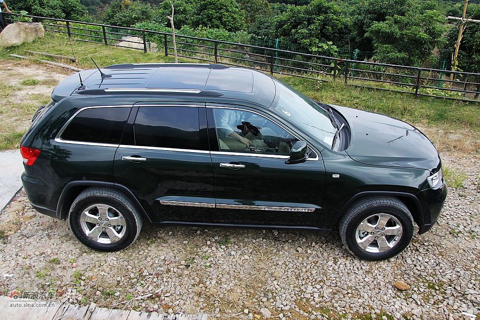 新浪汽车体验试驾全新大切诺基-外观