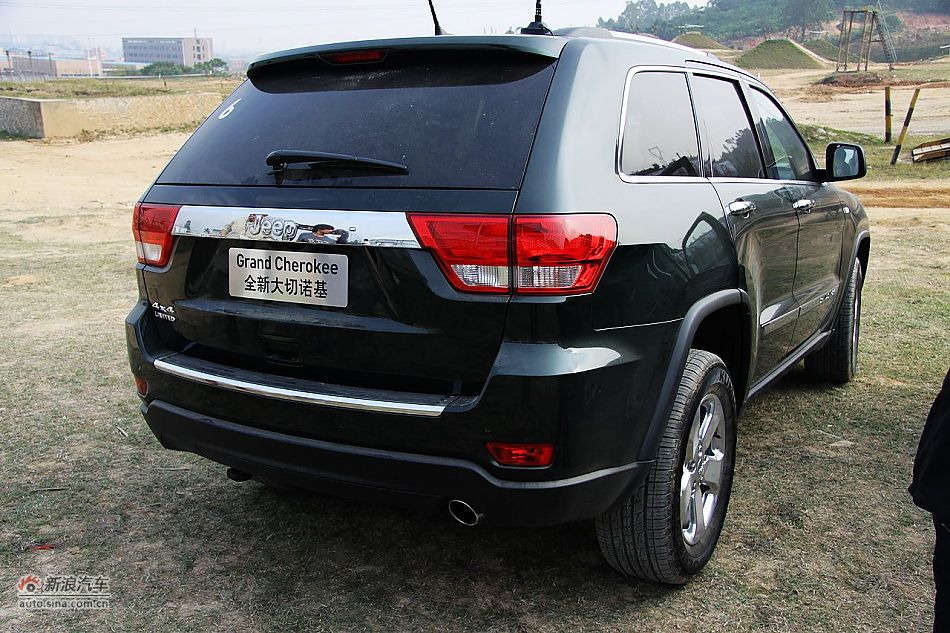 新浪汽车体验试驾全新大切诺基-外观