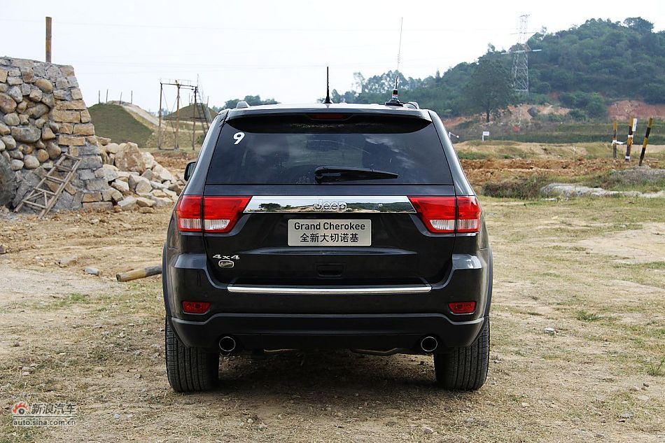 新浪汽车体验试驾全新大切诺基-外观