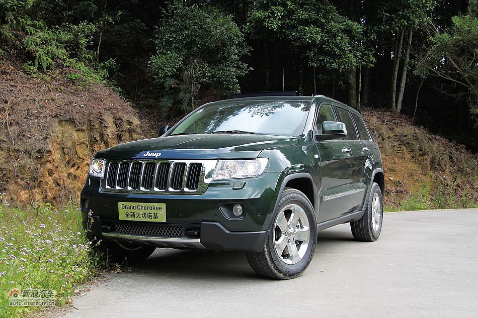 新浪汽车体验试驾全新大切诺基-外观