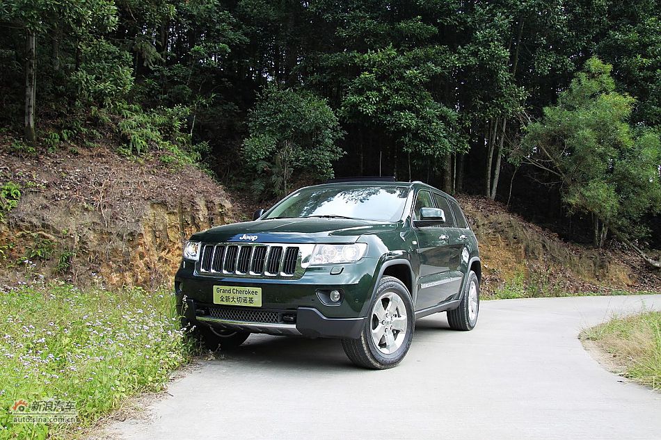 新浪汽车体验试驾全新大切诺基-外观