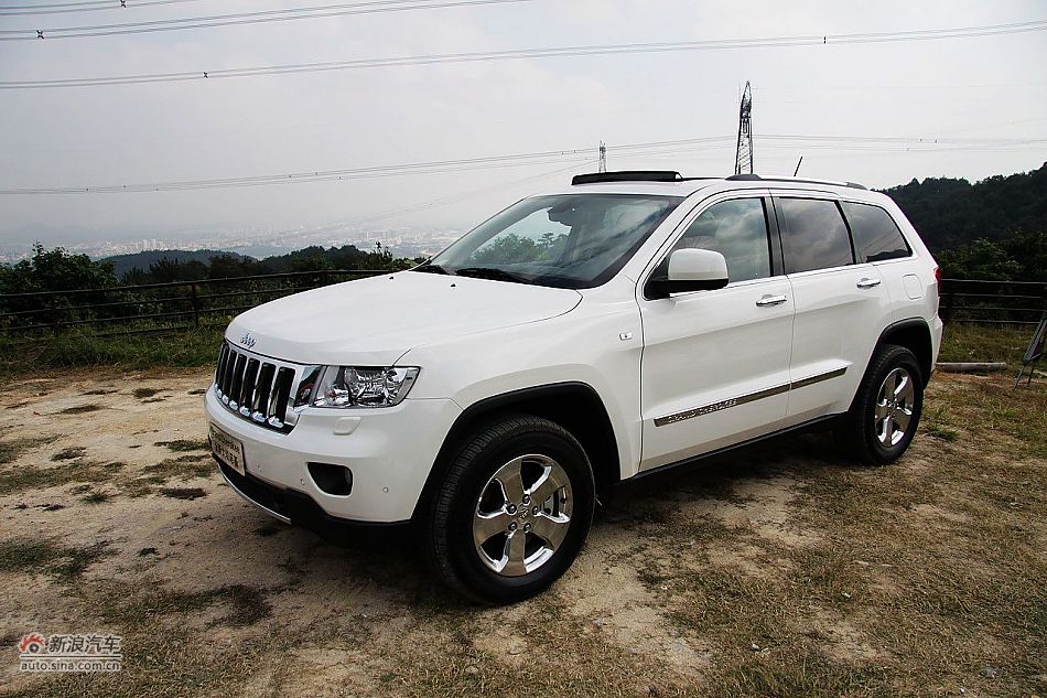 新浪汽车体验试驾全新大切诺基-外观