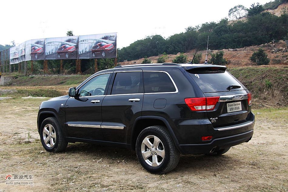 新浪汽车体验试驾全新大切诺基-外观