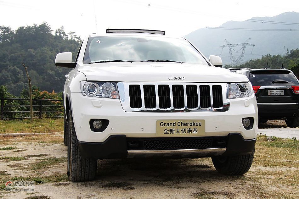 新浪汽车体验试驾全新大切诺基-外观