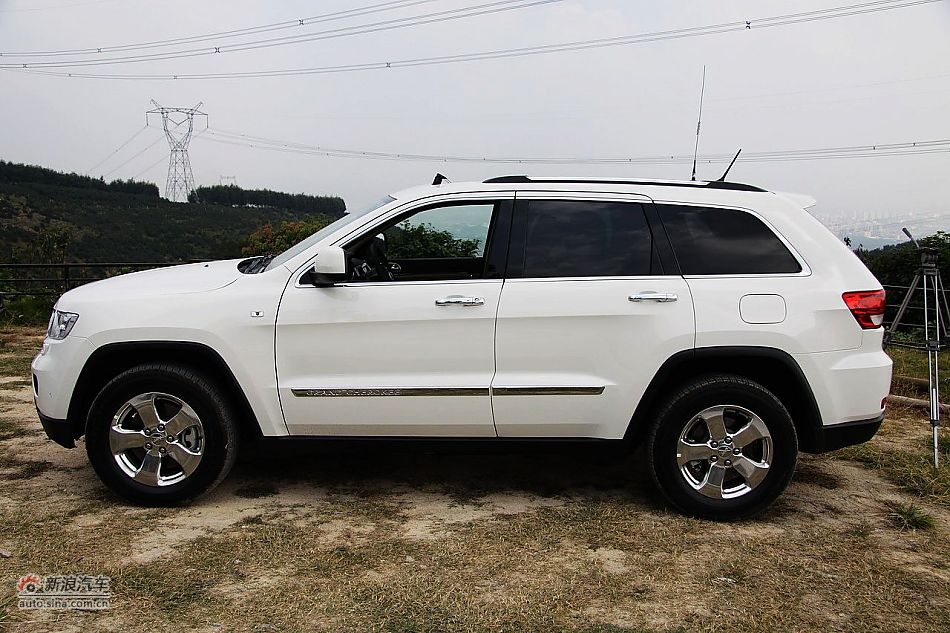 新浪汽车体验试驾全新大切诺基-外观