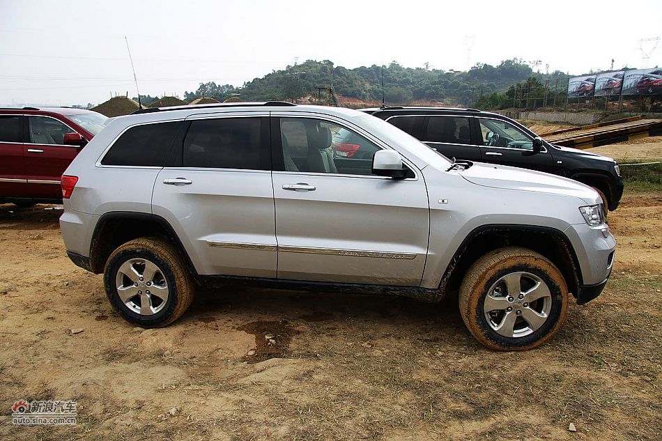 新浪汽车体验试驾全新大切诺基-外观