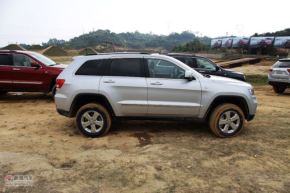 新浪汽车体验试驾全新大切诺基-外观