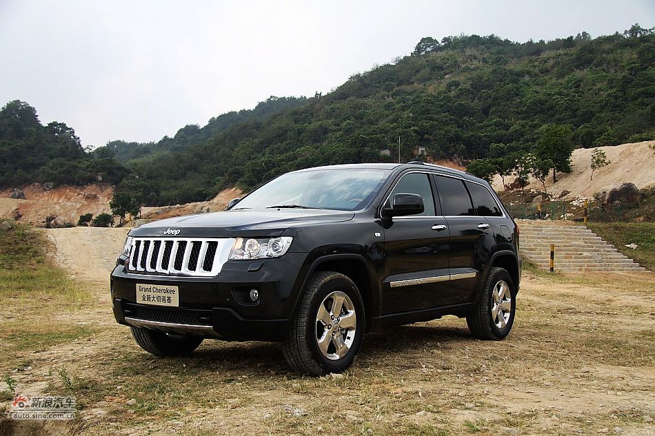 新浪汽车体验试驾全新大切诺基-外观