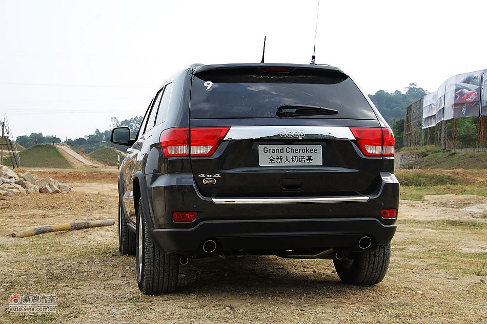 新浪汽车体验试驾全新大切诺基-外观