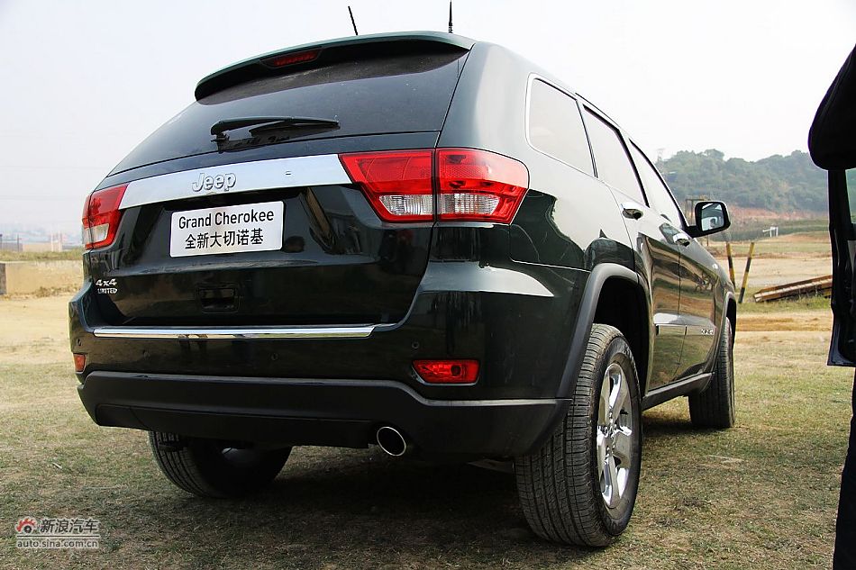 新浪汽车体验试驾全新大切诺基-外观