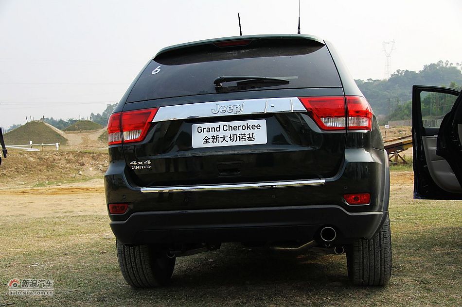 新浪汽车体验试驾全新大切诺基-外观