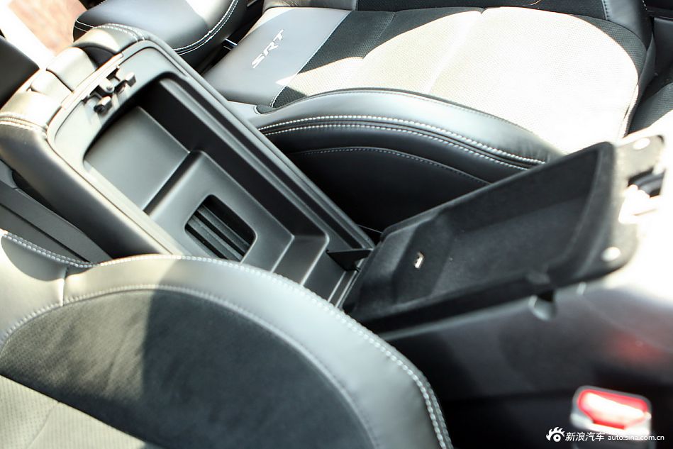 2012款全新Jeep大切诺基SRT8