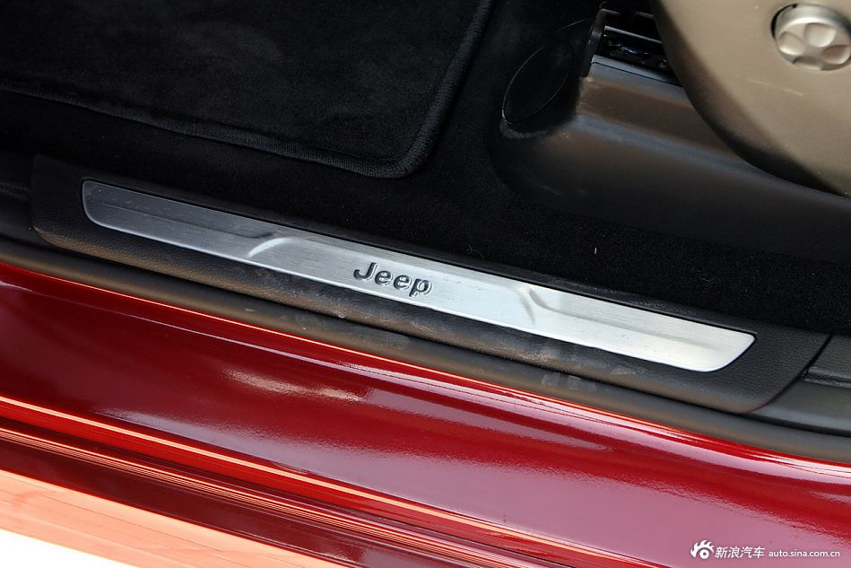 2012款全新Jeep大切诺基SRT8