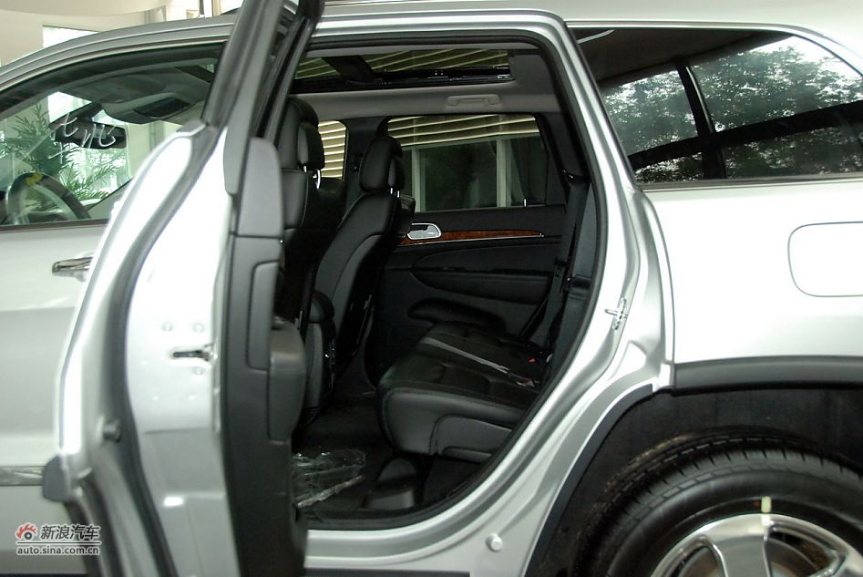 2011款全新Jeep大切诺基豪华版