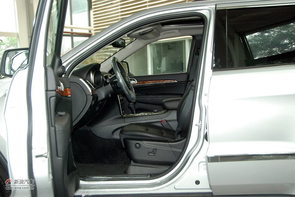 2011款全新Jeep大切诺基豪华版