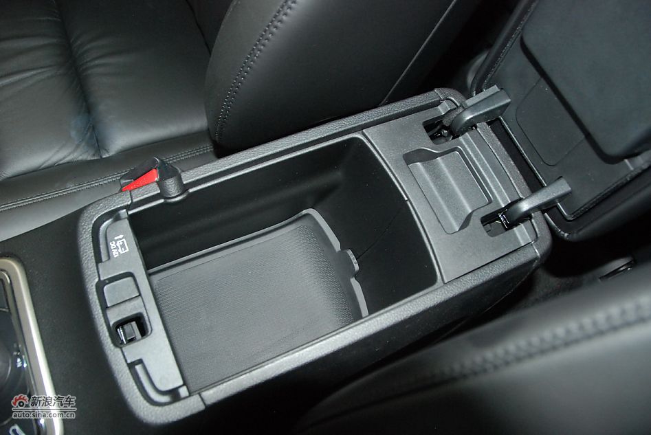 2011款全新Jeep大切诺基豪华版