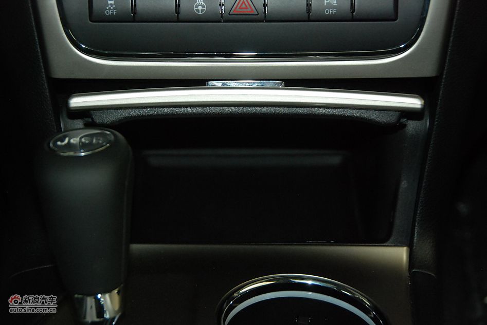 2011款全新Jeep大切诺基豪华版