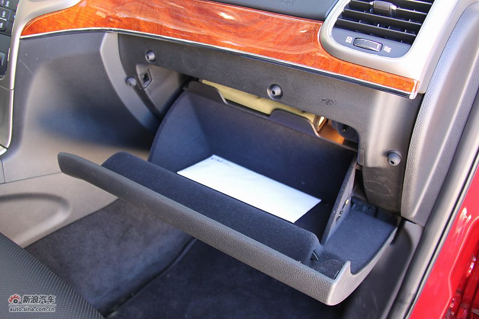 2011款大切诺基内饰