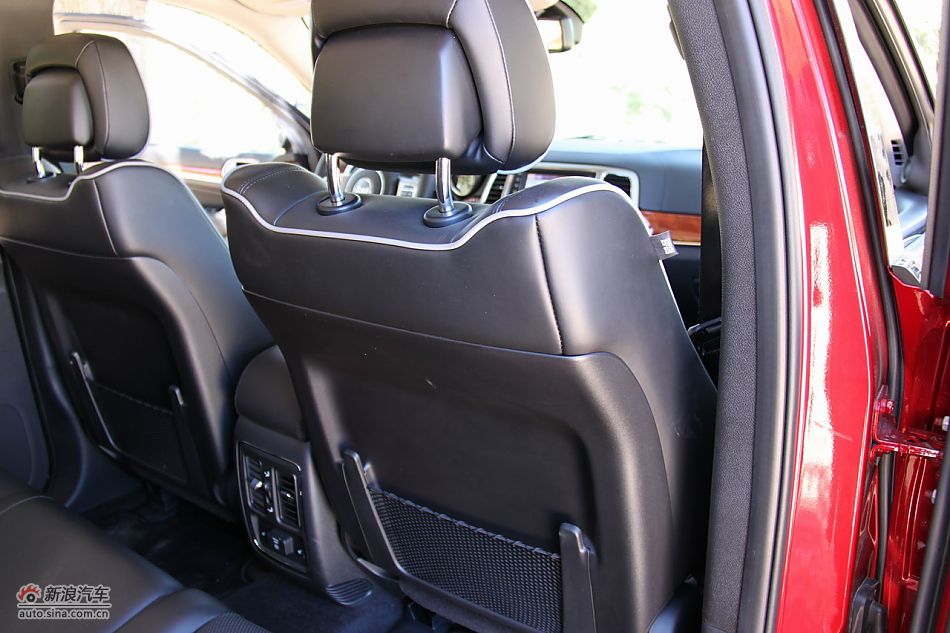 2011款大切诺基内饰