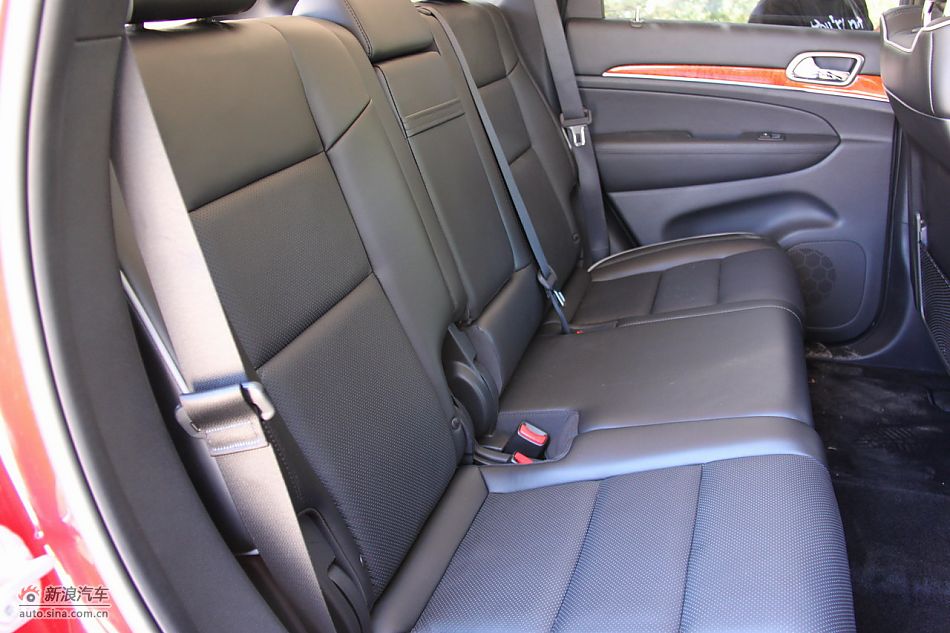 2011款大切诺基内饰