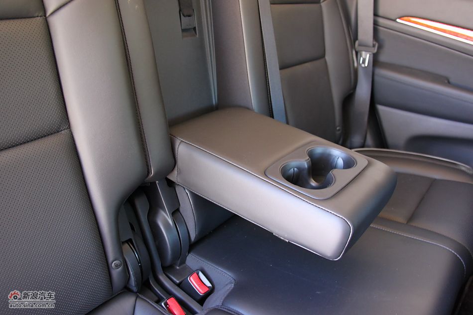 2011款大切诺基内饰