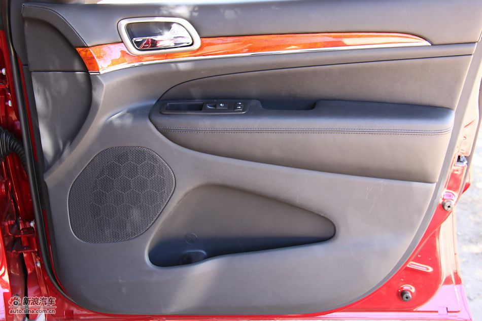 2011款大切诺基内饰