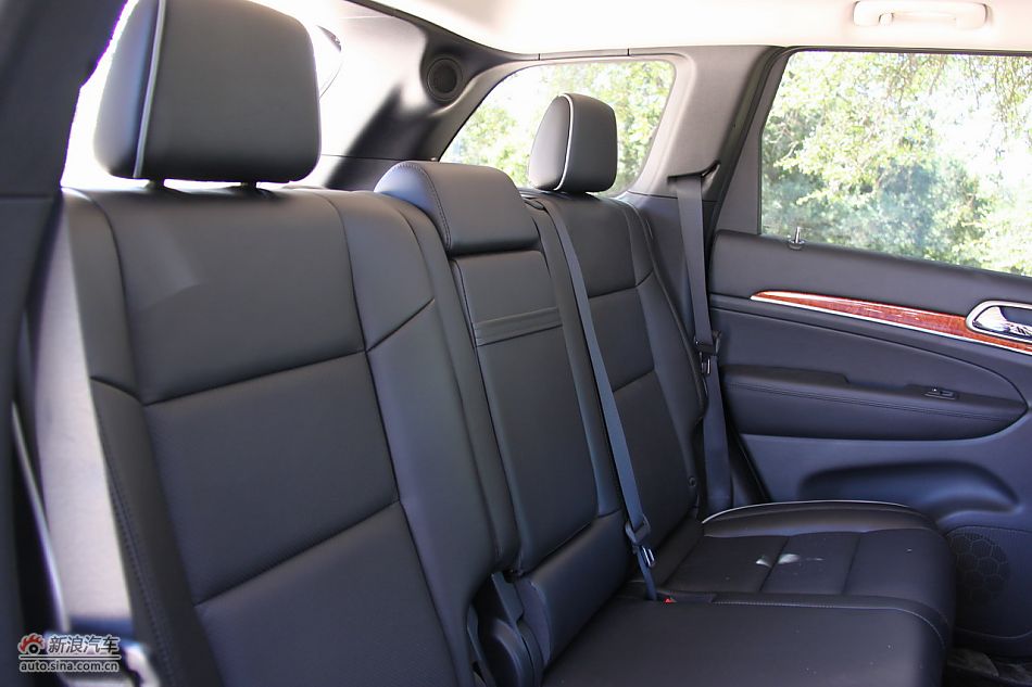 2011款大切诺基内饰