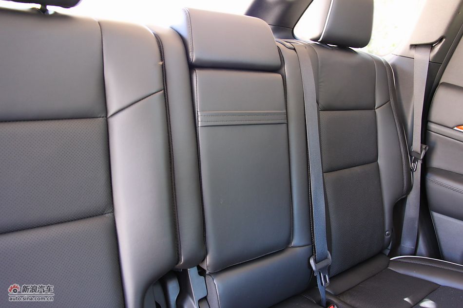 2011款大切诺基内饰