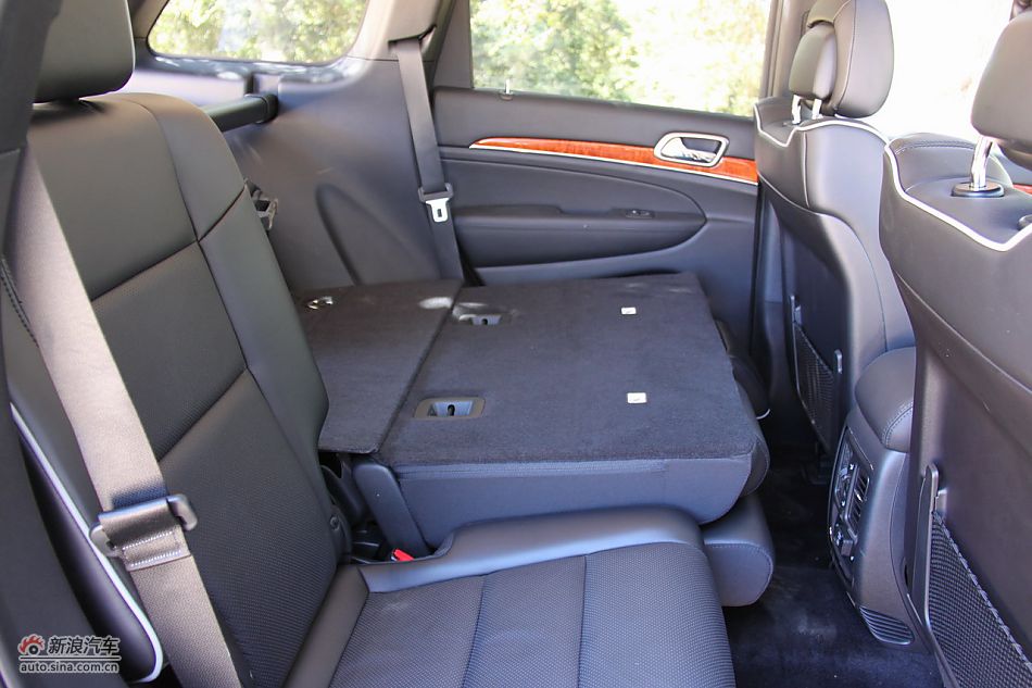 2011款大切诺基内饰