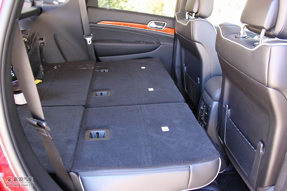2011款大切诺基内饰