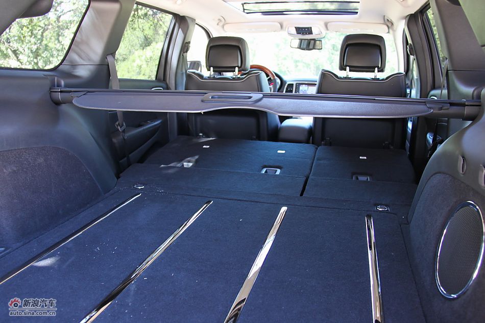 2011款大切诺基内饰