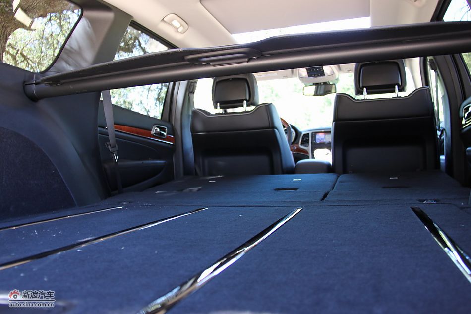 2011款大切诺基内饰