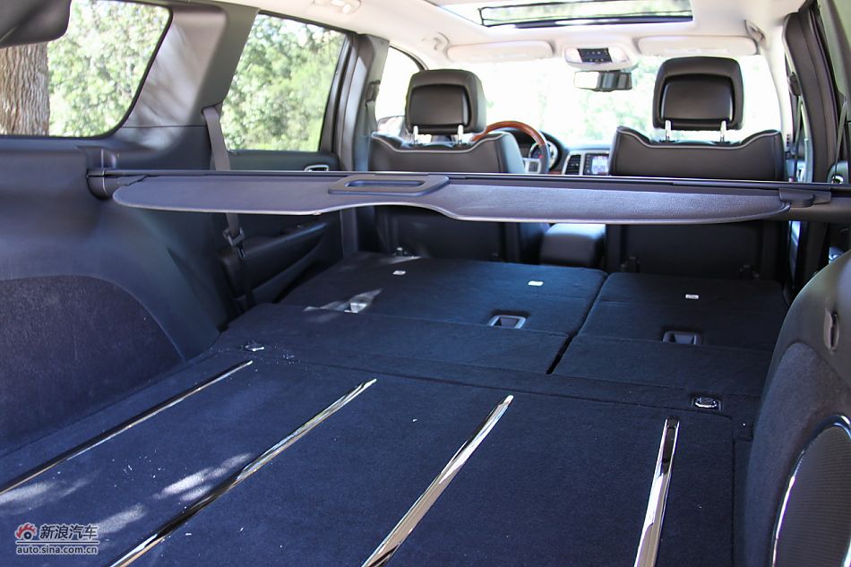 2011款大切诺基内饰