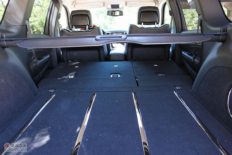 2011款大切诺基内饰