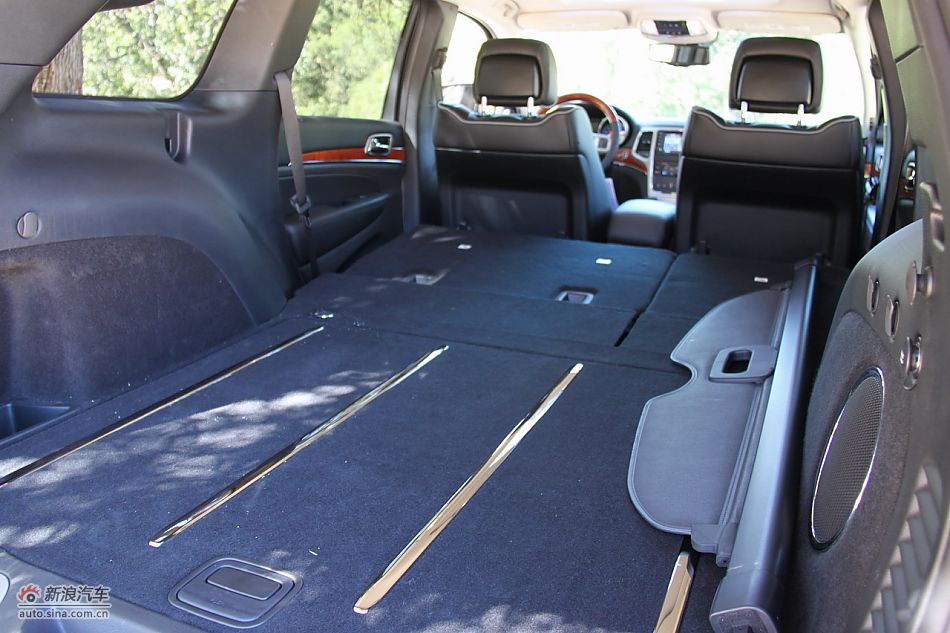 2011款大切诺基内饰