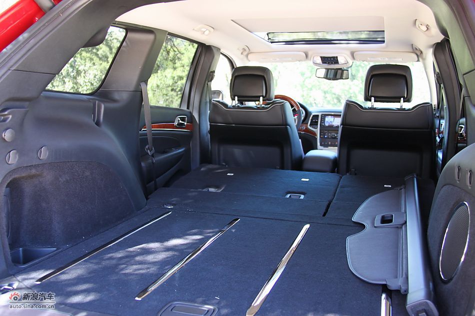 2011款大切诺基内饰