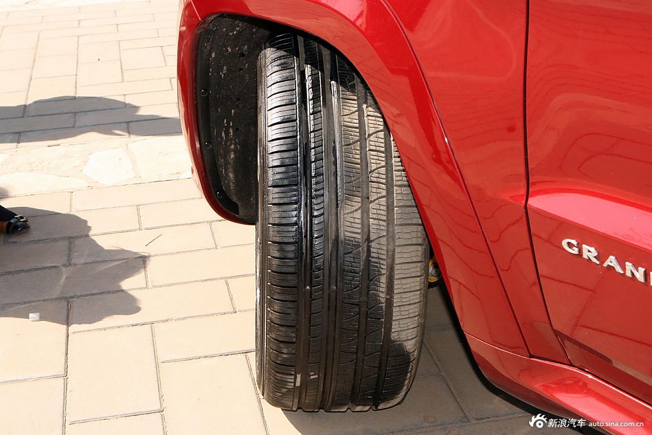 2012款全新Jeep大切诺基SRT8