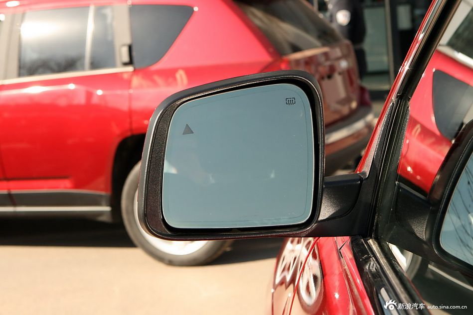 2012款全新Jeep大切诺基SRT8