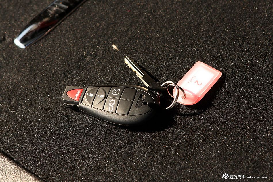 2012款全新Jeep大切诺基SRT8