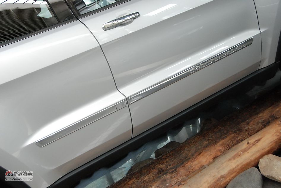 2011款全新Jeep大切诺基豪华版