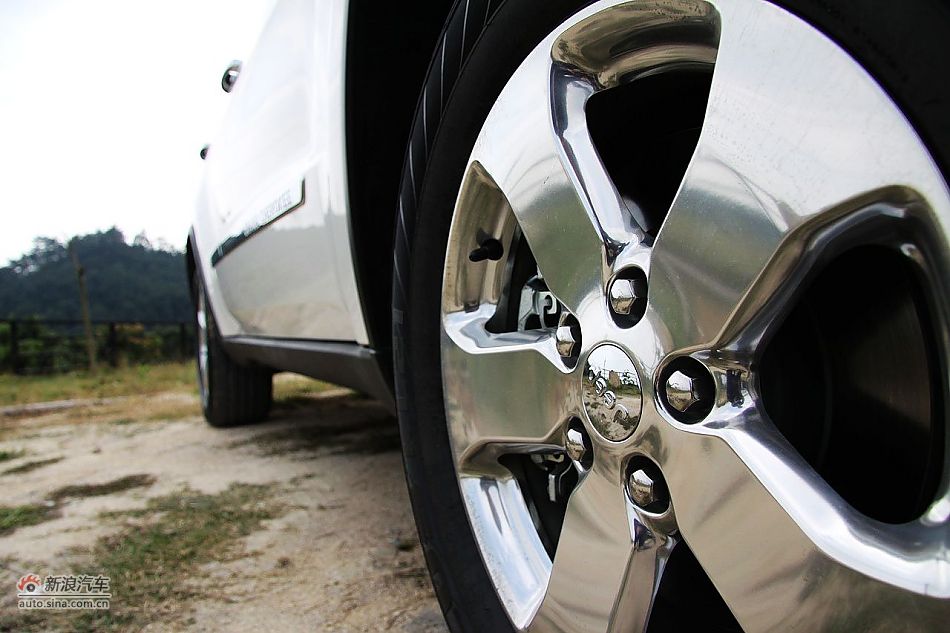 新浪汽车体验试驾全新大切诺基-外观