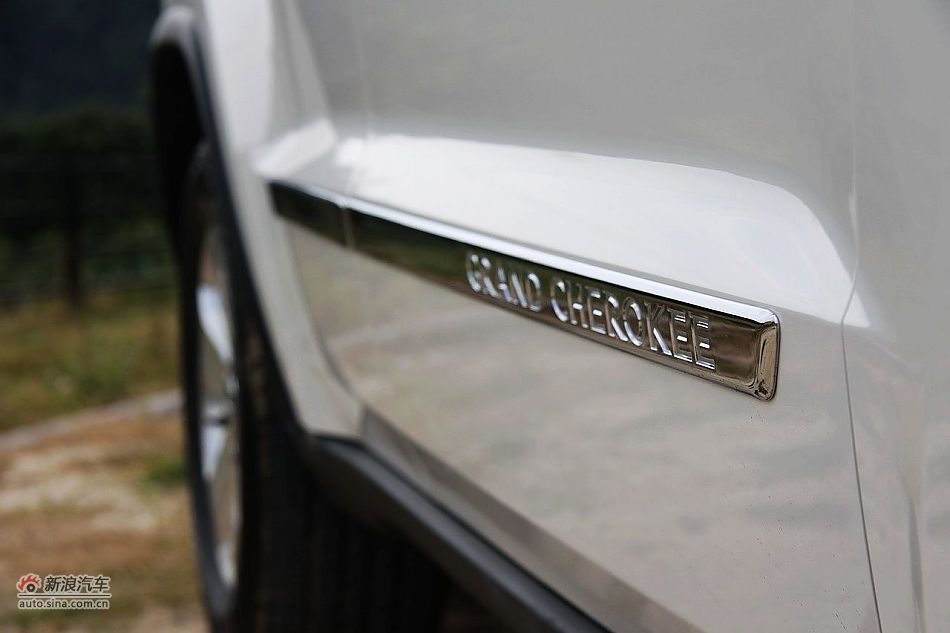 新浪汽车体验试驾全新大切诺基-外观