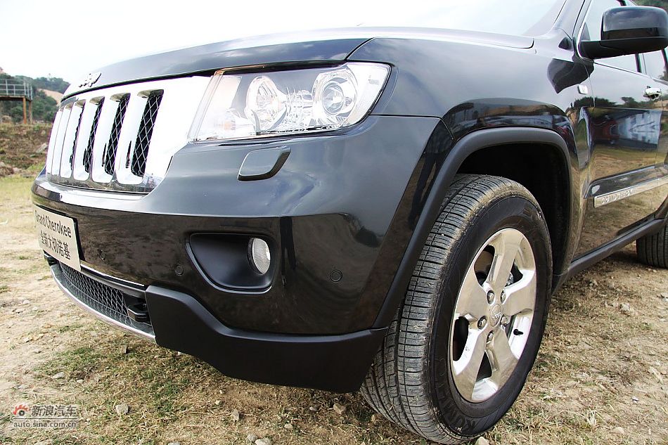 新浪汽车体验试驾全新大切诺基-外观