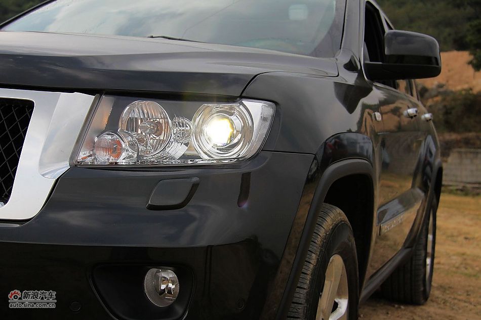 新浪汽车体验试驾全新大切诺基-外观