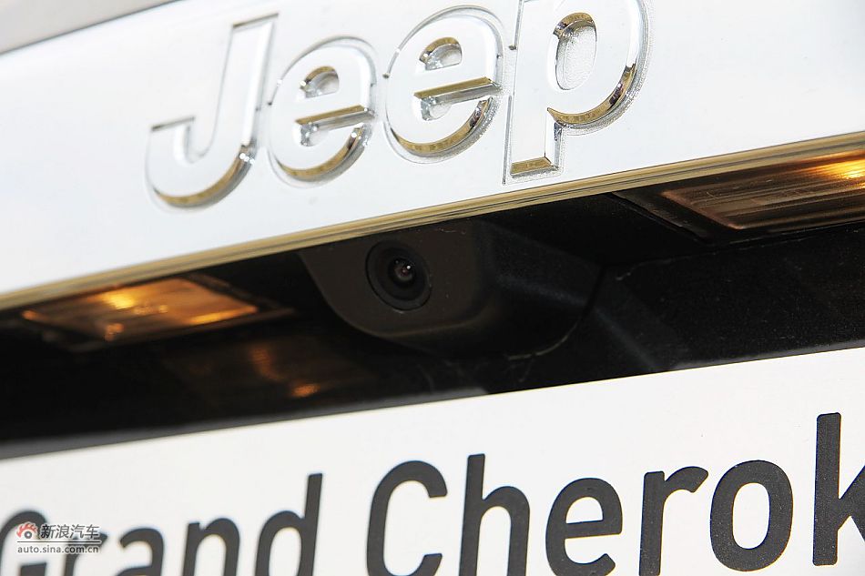 新浪汽车体验试驾全新大切诺基-外观