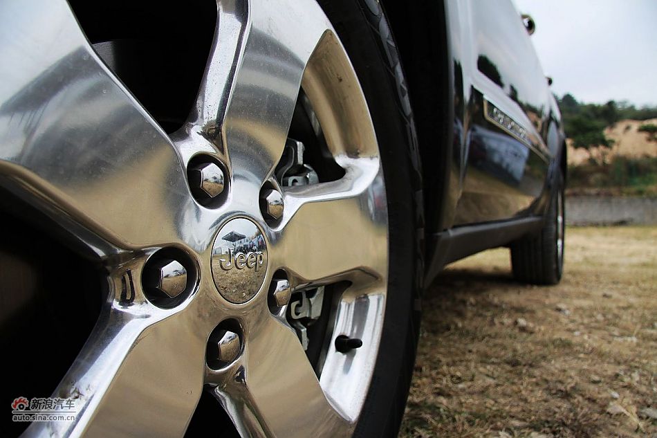 新浪汽车体验试驾全新大切诺基-外观