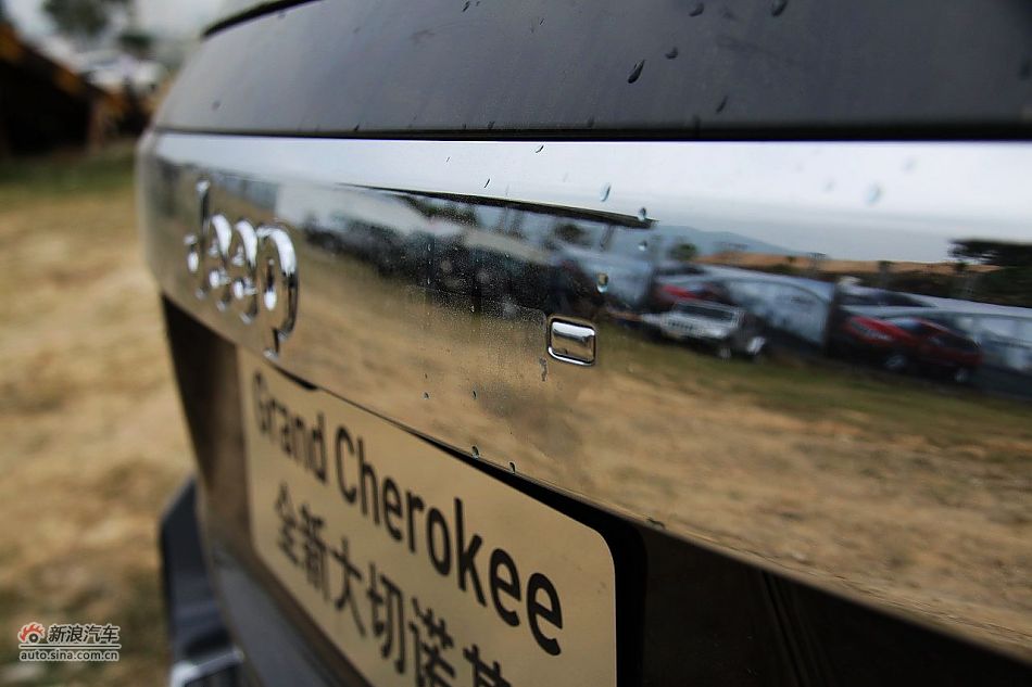 新浪汽车体验试驾全新大切诺基-外观