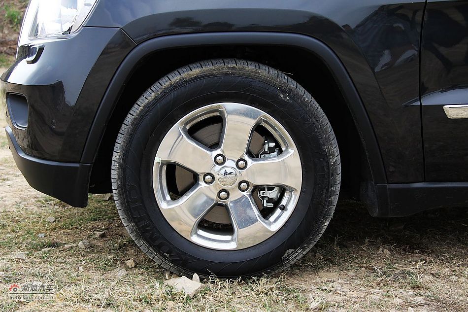 新浪汽车体验试驾全新大切诺基-外观