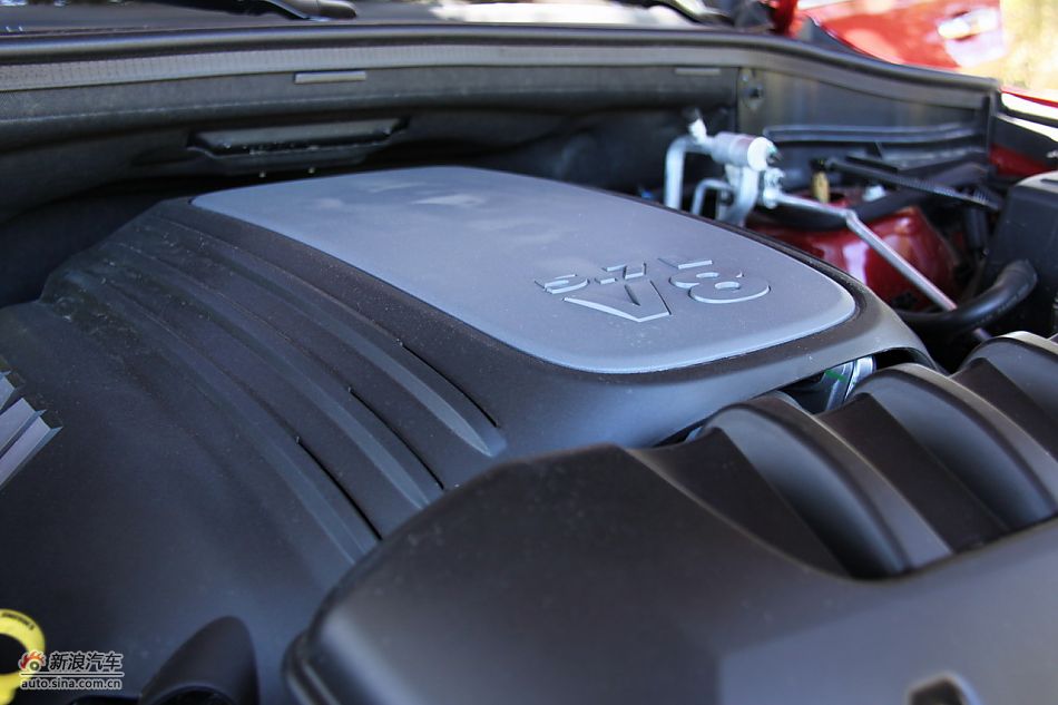 2011款大切诺基5.7L V8引擎